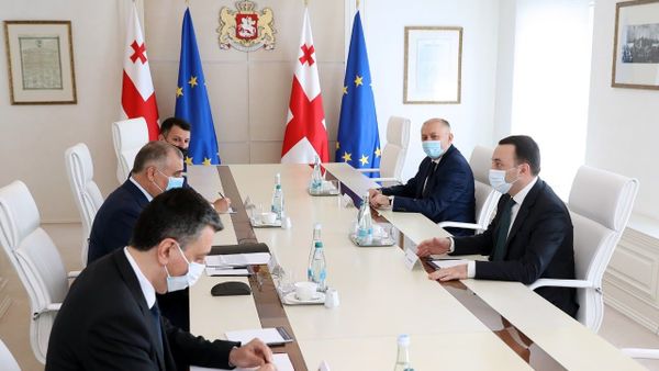 Глава Службы государственной безопасности Азербайджана (СГБ) Али Нагиев с премьер-министром Грузии Ираклием Гарибашвили - Sputnik Азербайджан