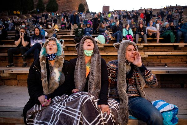 Открытие юбилейного сезона в амфитеатре Red Rocks в связи с ослаблением ограничений в Моррисоне, Колорадо, США - Sputnik Азербайджан