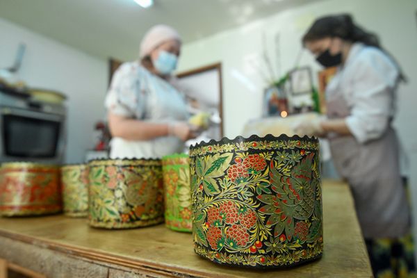 Bakıda Pasxa ərəfəsində kuliçin hazırlanması. - Sputnik Азербайджан