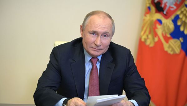29 апреля 2021. Президент РФ Владимир Путин во время встречи в режиме видеоконференции - Sputnik Азербайджан