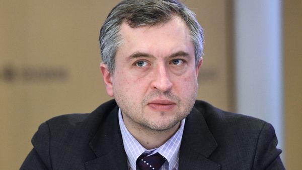 Круглый стол Нарушение прав журналистов от Украины до Великобритании - Sputnik Азербайджан