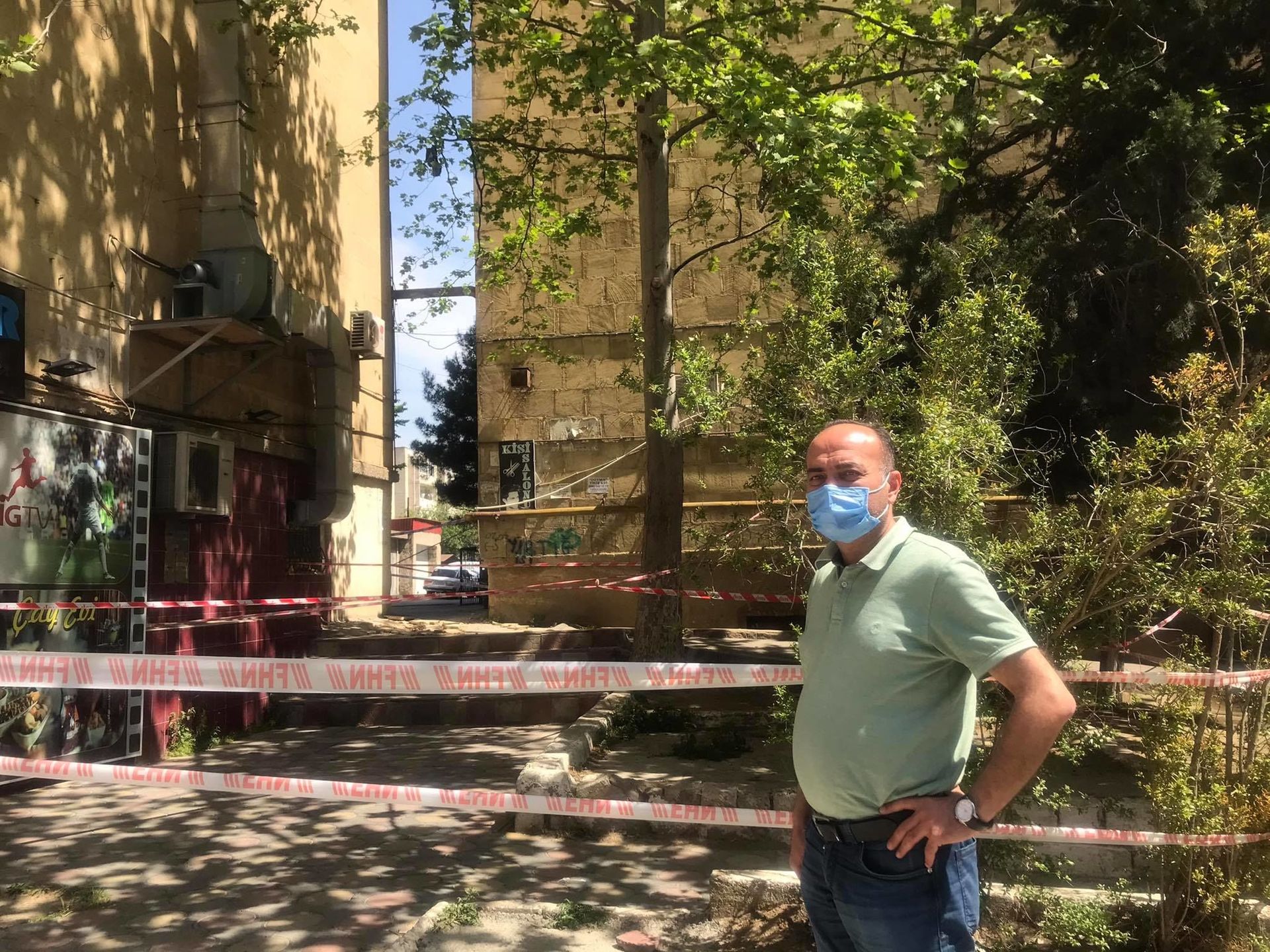 Эти каменные плиты покалечат еще не одного человека - репортаж с места ЧП в Бадамдаре - Sputnik Азербайджан, 1920, 03.05.2021