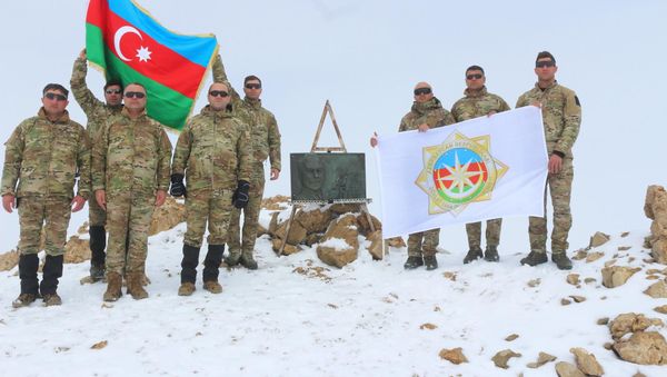 DTX əməkdaşları “Heydər zirvəsi”nə yürüş təşkil ediblər - Sputnik Азербайджан