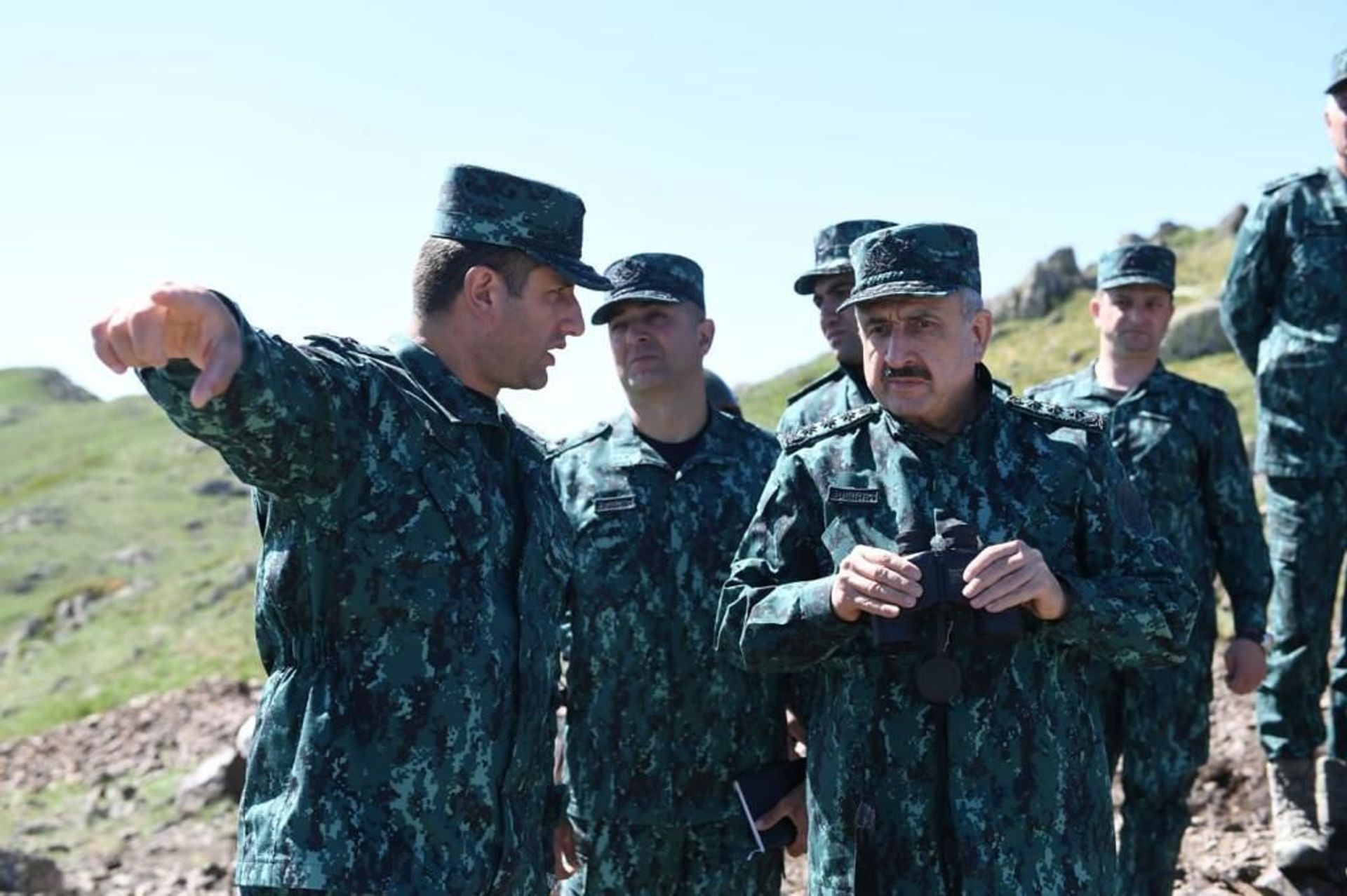 Помощник президента и начальник ГПС АР ознакомились с ситуацией на границе с Арменией - Sputnik Азербайджан, 1920, 04.05.2021