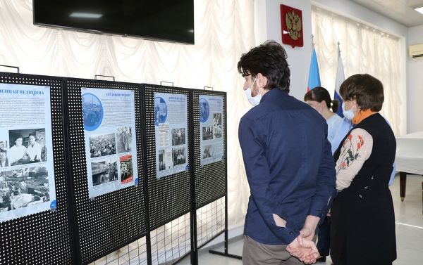 Фотовыставка «Всё для фронта! Всё для победы!» в Русском доме в Баку (РИКЦ)  - Sputnik Азербайджан
