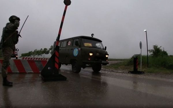 Шестнадцатая российская колонна Центра гуманитарного реагирования доставила более 330 тонн груза в Кельбаджарский район Азербайджана - Sputnik Азербайджан
