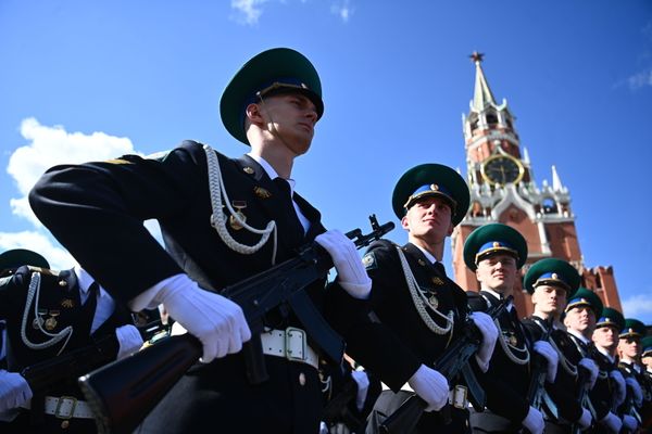 Военнослужащие парадных расчетов во время генеральной репетиции парада в честь 76-й годовщины Победы в Великой Отечественной войне в Москве - Sputnik Азербайджан