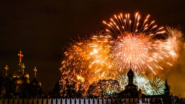 Салют в Москве в честь 75-летия Победы - Sputnik Азербайджан