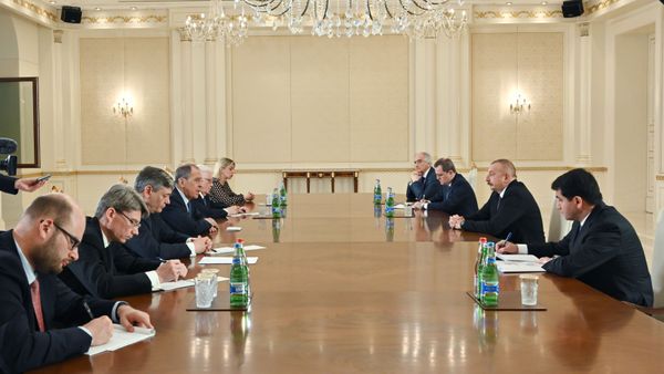 Встреча президента Азербайджана Ильхама Алиева с делегацией МИД России во главе с Сергеем Лавровым Встреча президента Азербайджана Ильхама Алиева с делегацией МИД России во главе с Сергеем Лавровым - Sputnik Азербайджан