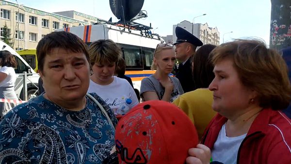 Что происходит на месте стрельбы в казанской школе – видео - Sputnik Азербайджан