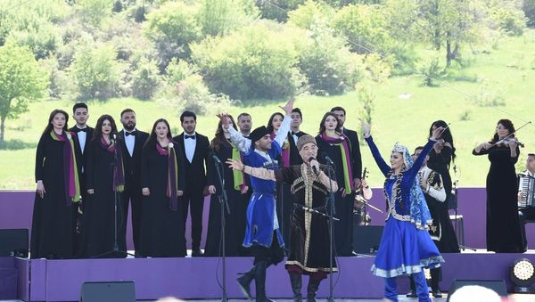 Открытие фестиваля «Харыбюльбюль» в Шуше Открытие фестиваля «Харыбюльбюль» в Шуше - Sputnik Азербайджан