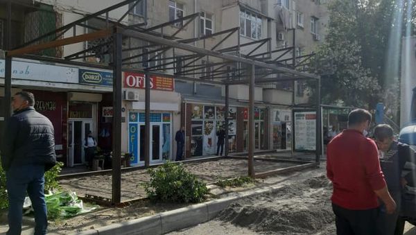 На улице Худу Мамедова в Хатаинском районе Баку - Sputnik Азербайджан