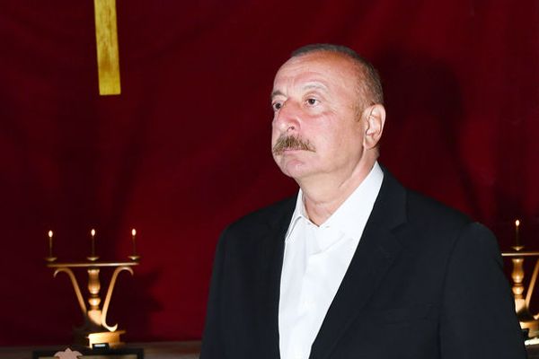 Президент Ильхам Алиев и Первая леди Мехрибан Алиева посетили Албанскую церковь Святой Девы Марии - Sputnik Азербайджан