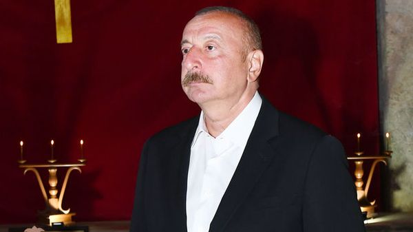 Президент Ильхам Алиев и Первая леди Мехрибан Алиева посетили Албанскую церковь Святой Девы Марии - Sputnik Азербайджан