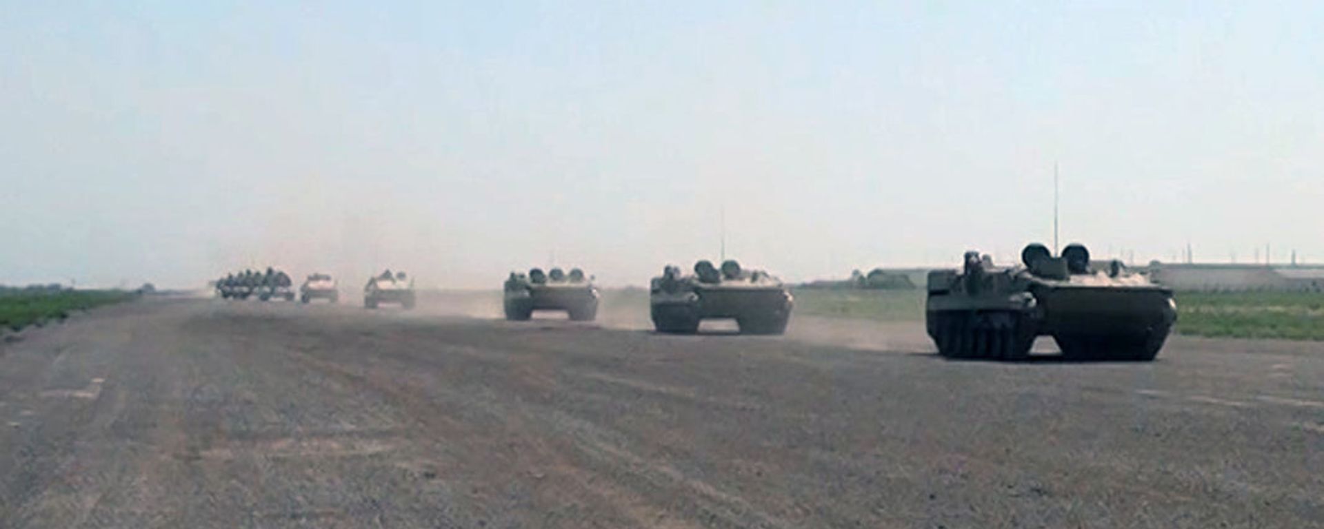 Ракетные и артиллерийские подразделения выдвигаются по обозначенным маршрутам - Sputnik Азербайджан, 1920, 16.05.2021