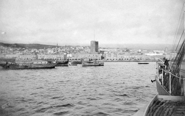 Одна из фотографий всемирно известного французского фотографа Поля Надара, сделанная в Баку в 1890 году - Sputnik Азербайджан