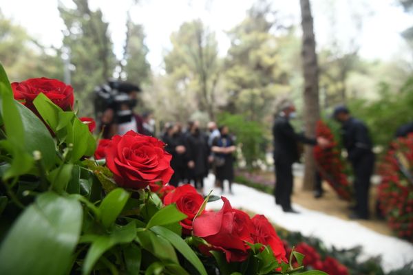 Xalq rəssamı Tahir Salahovun dəfn mərasimi - Sputnik Азербайджан