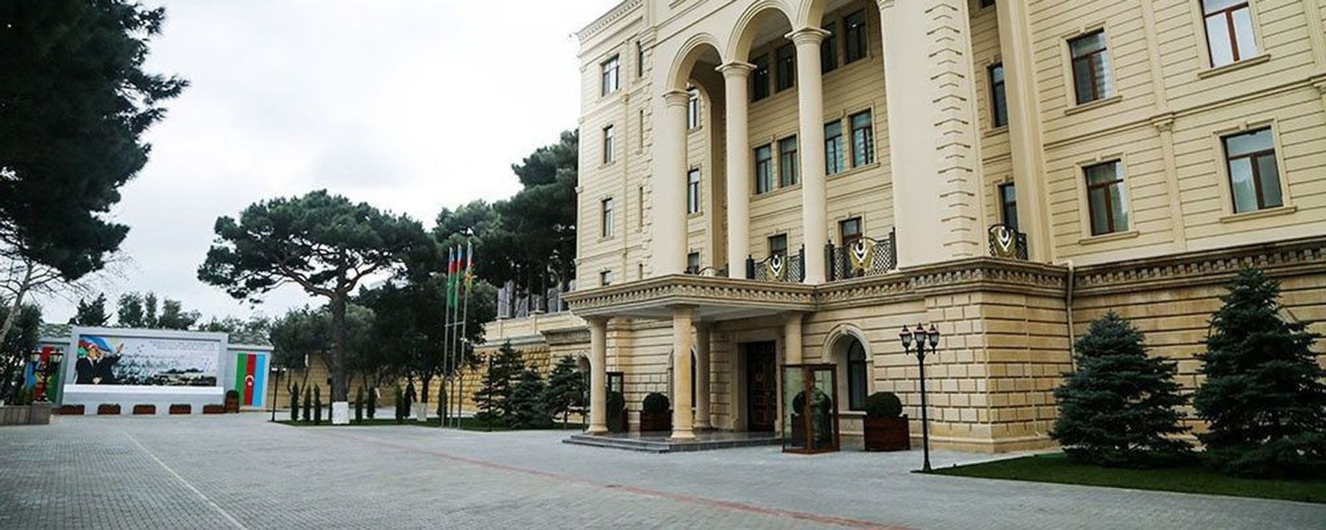 Azərbaycan Respublikası Müdafiə Nazirliyinin binası - Sputnik Азербайджан, 1920, 09.10.2021