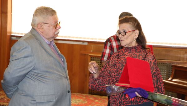 Церемония награждения артистов почетными грамотами в Союзе театральных деятелей - Sputnik Азербайджан