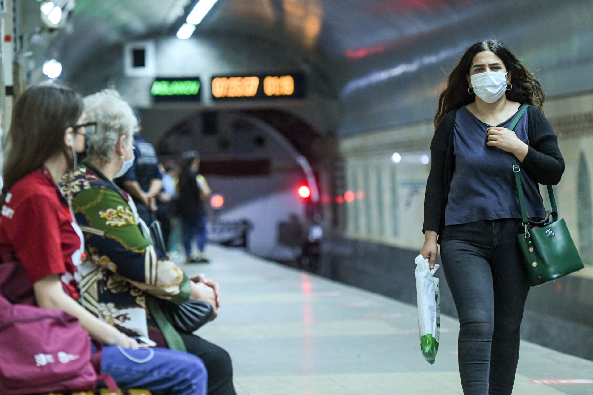 Bakıda metro faliyyətini bərpa edib, 31 may 2021-ci il - Sputnik Азербайджан, 1920, 26.05.2023