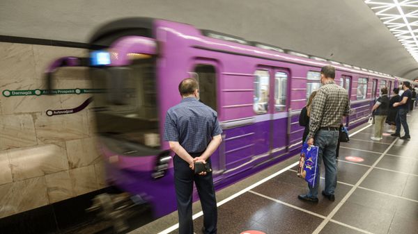 Пассажиры на одной из станция бакинского метро, фото из архива - Sputnik Азербайджан