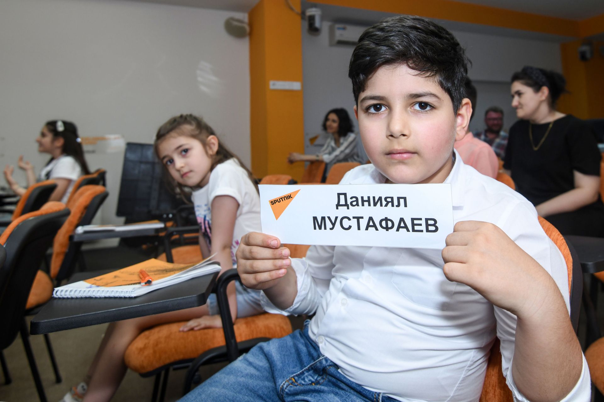 Взрослые планы: дети рассказали о своих желаниях и посетовали на старшее поколение - Sputnik Азербайджан, 1920, 01.06.2021