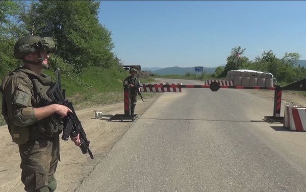 Тренировка  российских миротворцев по обороне наблюдательного поста в Карабахе - Sputnik Азербайджан
