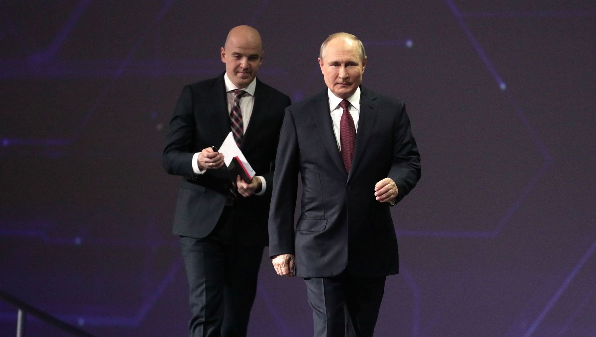 Президент РФ Владимир Путин на пленарном заседании в рамках Петербургского международного экономического форума - 2021 в конгрессно-выставочном центре Экспофорум. - Sputnik Азербайджан, 1920, 06.06.2021
