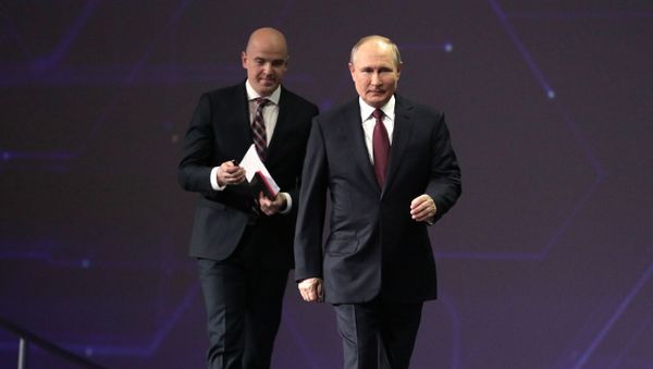 Президент РФ Владимир Путин на пленарном заседании в рамках Петербургского международного экономического форума - 2021 в конгрессно-выставочном центре Экспофорум. - Sputnik Азербайджан
