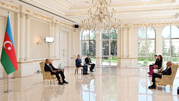 İlham Əliyev İtaliyanın Azərbaycanda yeni təyin olunmuş səfirinin etimadnaməsini qəbul edib - Sputnik Азербайджан
