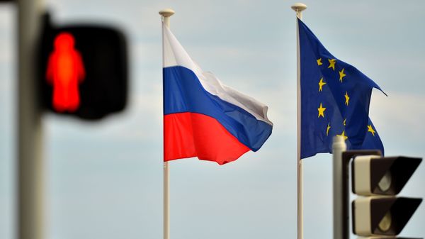 Флаги России и ЕС на набережной Ниццы - Sputnik Азербайджан