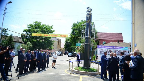 Церемония открытия инсталляции, посвященной аппарату Илизарова в городе Гусар - Sputnik Азербайджан