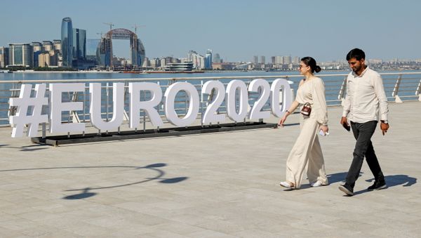 Уличная инсталляция чемпионата Европы по футболу ЕВРО-2020 в Баку - Sputnik Азербайджан