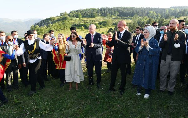 Президенты Ильхам Алиев и Реджеп Тайип Эрдоган с супругами присутствовали на показе композиции Музыкальное наследие и карабахские кони на Джыдыр дюзю - Sputnik Азербайджан