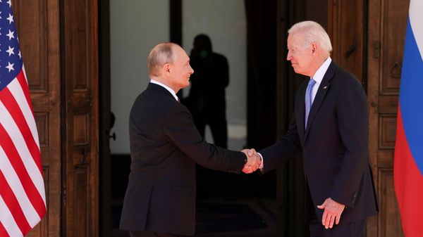 Встреча президентов России и США Владимира Путина и Джо Байдена в вилле Ла-Гранж в Женеве, 16 июня 2021 года - Sputnik Азербайджан