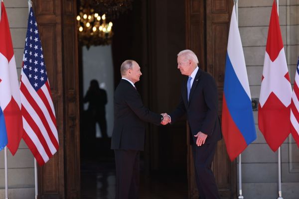 Президент России Владимир Путин и президент США Джо Байден во время встречи в Женеве, 16 июня 2021 года - Sputnik Азербайджан