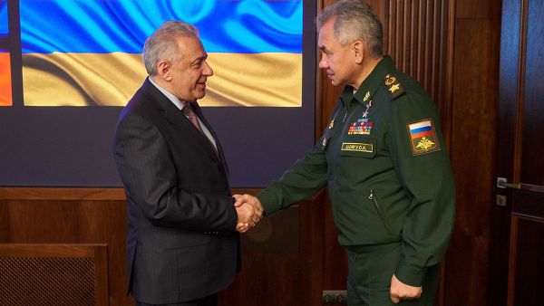 Встреча глав МО Армении и России Вагаршака Арутюняна и Сергея Шойгу (28 мая 2021). Еревaн - Sputnik Азербайджан