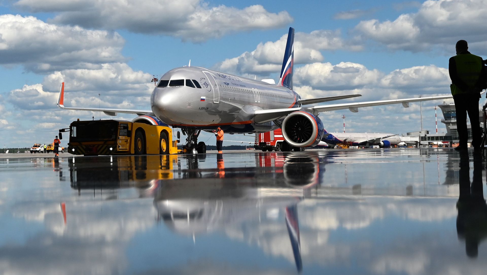 Презентация самолётов нового типа в парке Аэрофлота Airbus A321/320neo Презентация самолётов нового типа в парке Аэрофлота Airbus A321/320neo - Sputnik Азербайджан, 1920, 18.06.2021