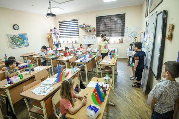 Rəfael Hüseynov adına 49 №li İntellekt məktəb-liseydə Yay məktəbi təşkil olunub - Sputnik Азербайджан