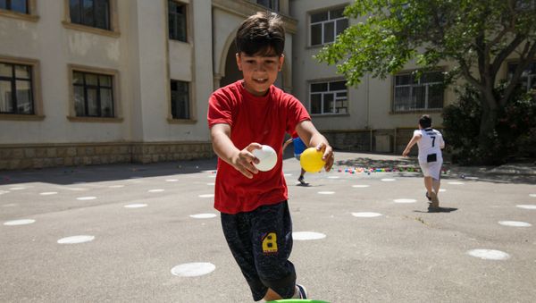 Rəfael Hüseynov adına 49 №li İntellekt məktəb-liseydə Yay məktəbi təşkil olunub - Sputnik Азербайджан