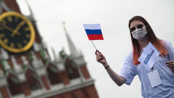 Волонтер на Красной площади в Москве, фото из архива - Sputnik Азербайджан