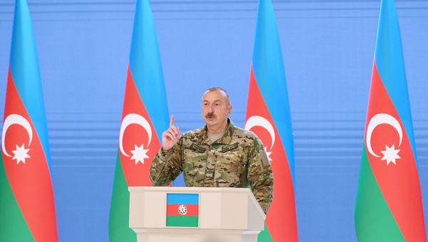Prezident İlham Əliyev Silahlı Qüvvələr Günü münasibətilə Azərbaycan Ordusunun rəhbər və şəxsi heyətinin bir qrupu ilə görüşüb  - Sputnik Азербайджан