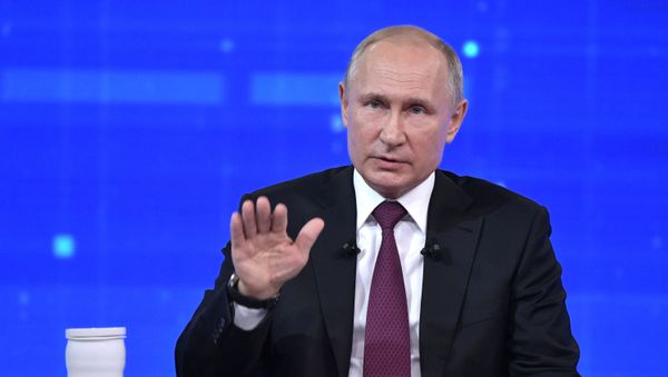 Прямая линия с президентом РФ Владимиром Путиным, 20 июня 2019.  - Sputnik Азербайджан