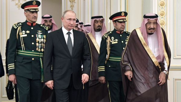  Rusiya prezidenti Vladimir Putin və kral Salmen Ben Abdel al Saud - Sputnik Азербайджан