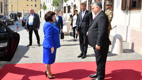 Председатель Милли Меджлиса Азербайджана Сахиба Гафарова накануне провела встречу с венгерским премьер-министром Виктором Орбаном  - Sputnik Азербайджан