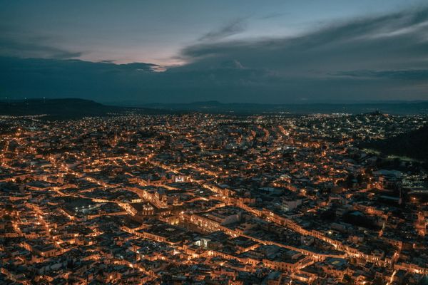 Работа мексиканского фотографа Luis Antonio Rojas Потеря контроля над Мексикой , вошедшая в шорт-лист конкурса имени Андрея Стенина в категории Главные новости, серии - Sputnik Азербайджан