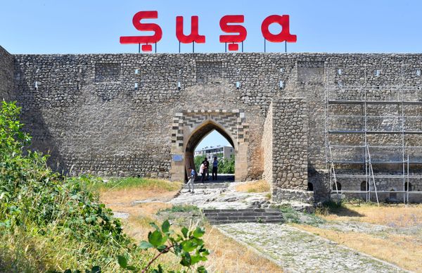 Şuşada qədim qala divarları - Sputnik Азербайджан