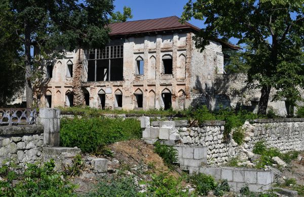 Şuşada dağıdılmış tikili  - Sputnik Азербайджан