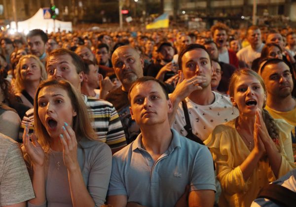 Болельщики Украины реагируют во время матча - Sputnik Азербайджан