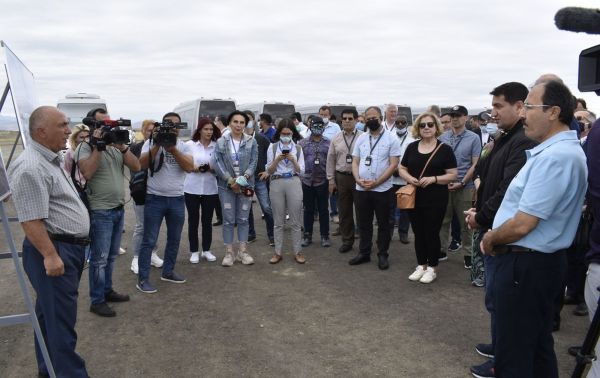 Визит представителей дипломатического корпуса в Азербайджане в Шушу Визит представителей дипломатического корпуса в Азербайджане в Шушу - Sputnik Азербайджан